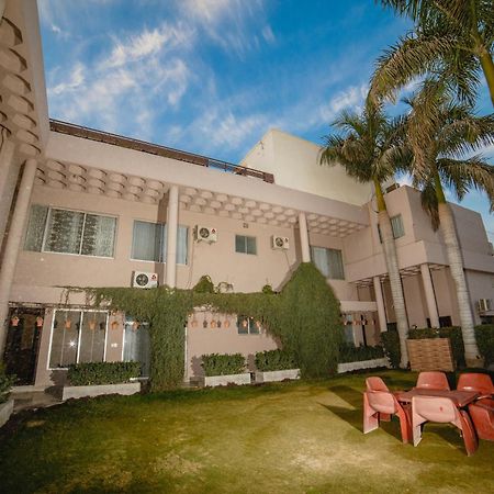 Vip House Peshawar Otel Dış mekan fotoğraf