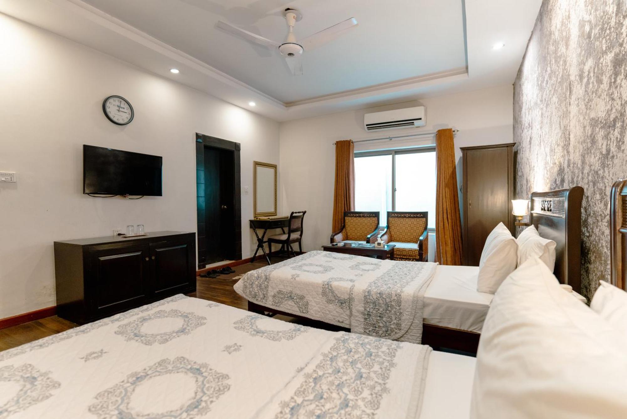Vip House Peshawar Otel Dış mekan fotoğraf