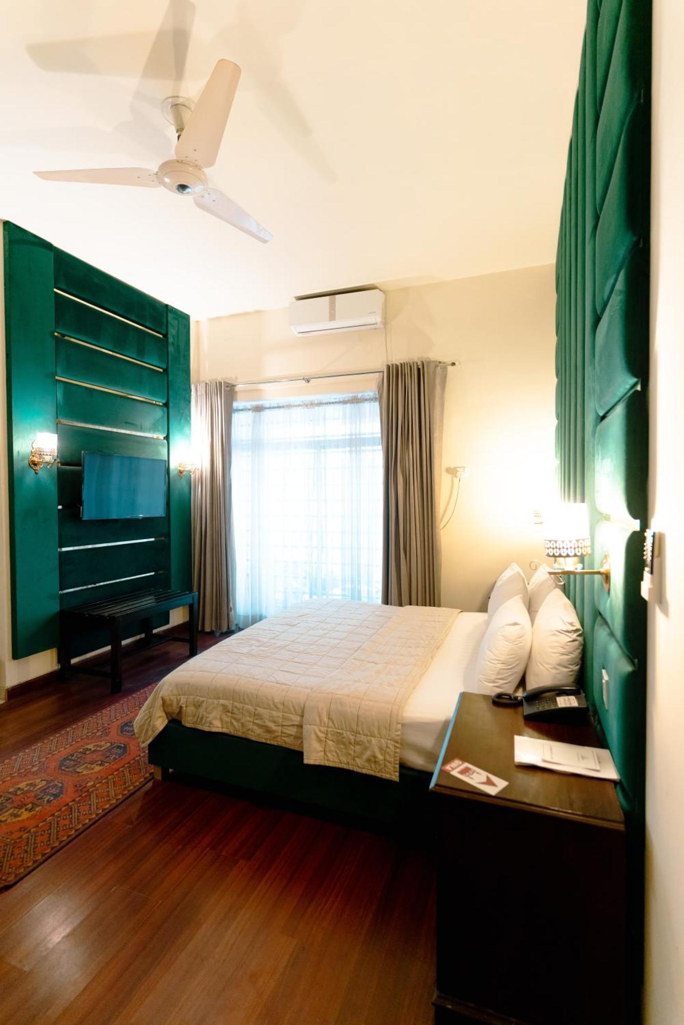 Vip House Peshawar Otel Dış mekan fotoğraf