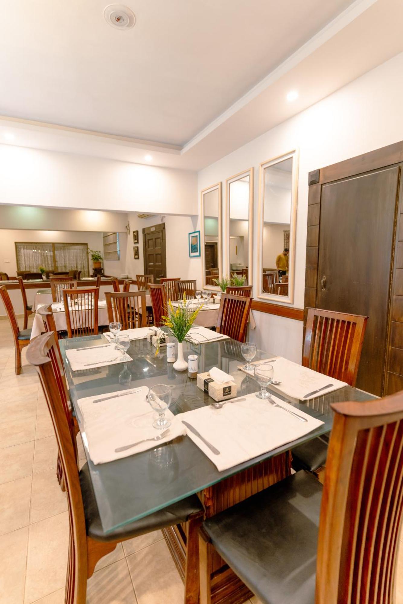 Vip House Peshawar Otel Dış mekan fotoğraf