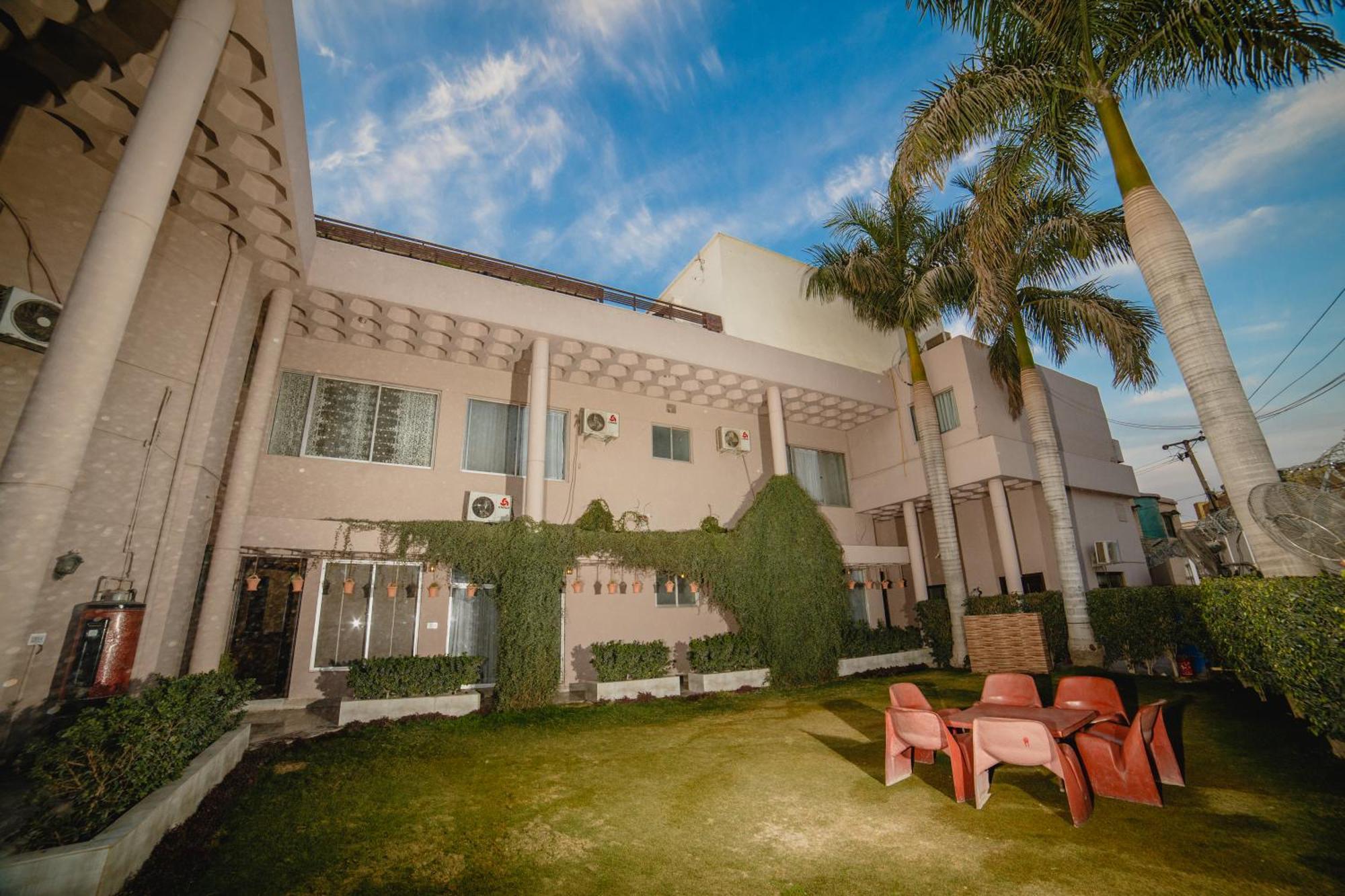 Vip House Peshawar Otel Dış mekan fotoğraf