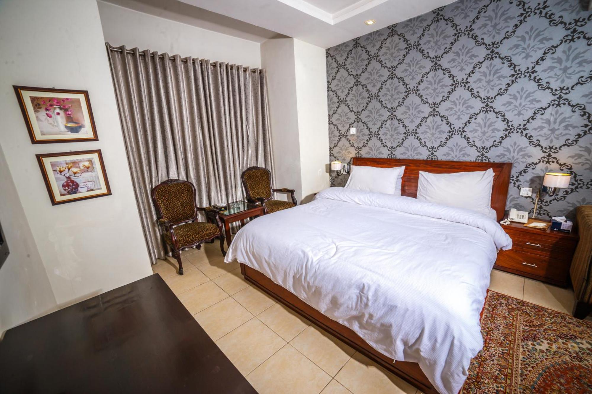 Vip House Peshawar Otel Dış mekan fotoğraf