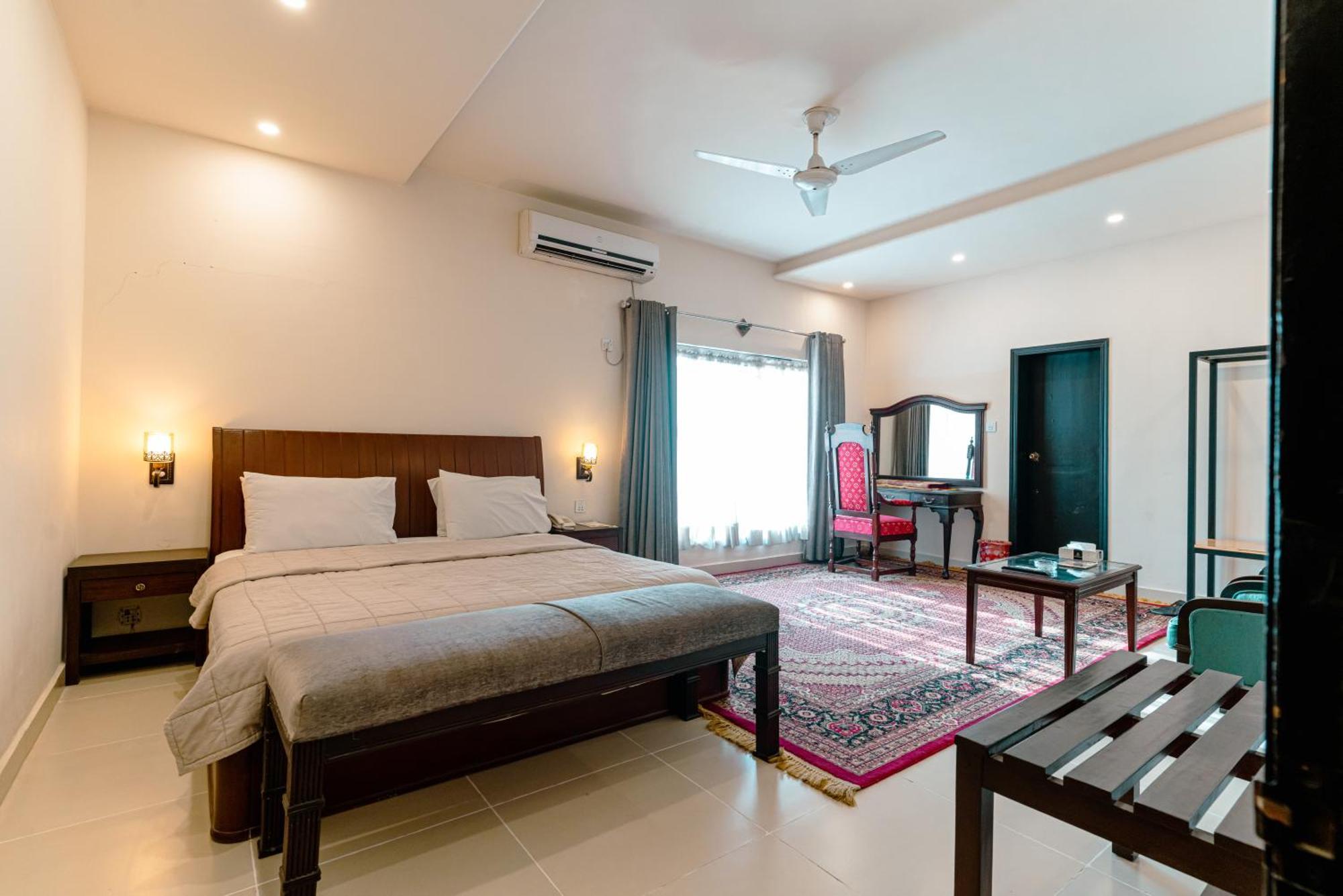 Vip House Peshawar Otel Dış mekan fotoğraf