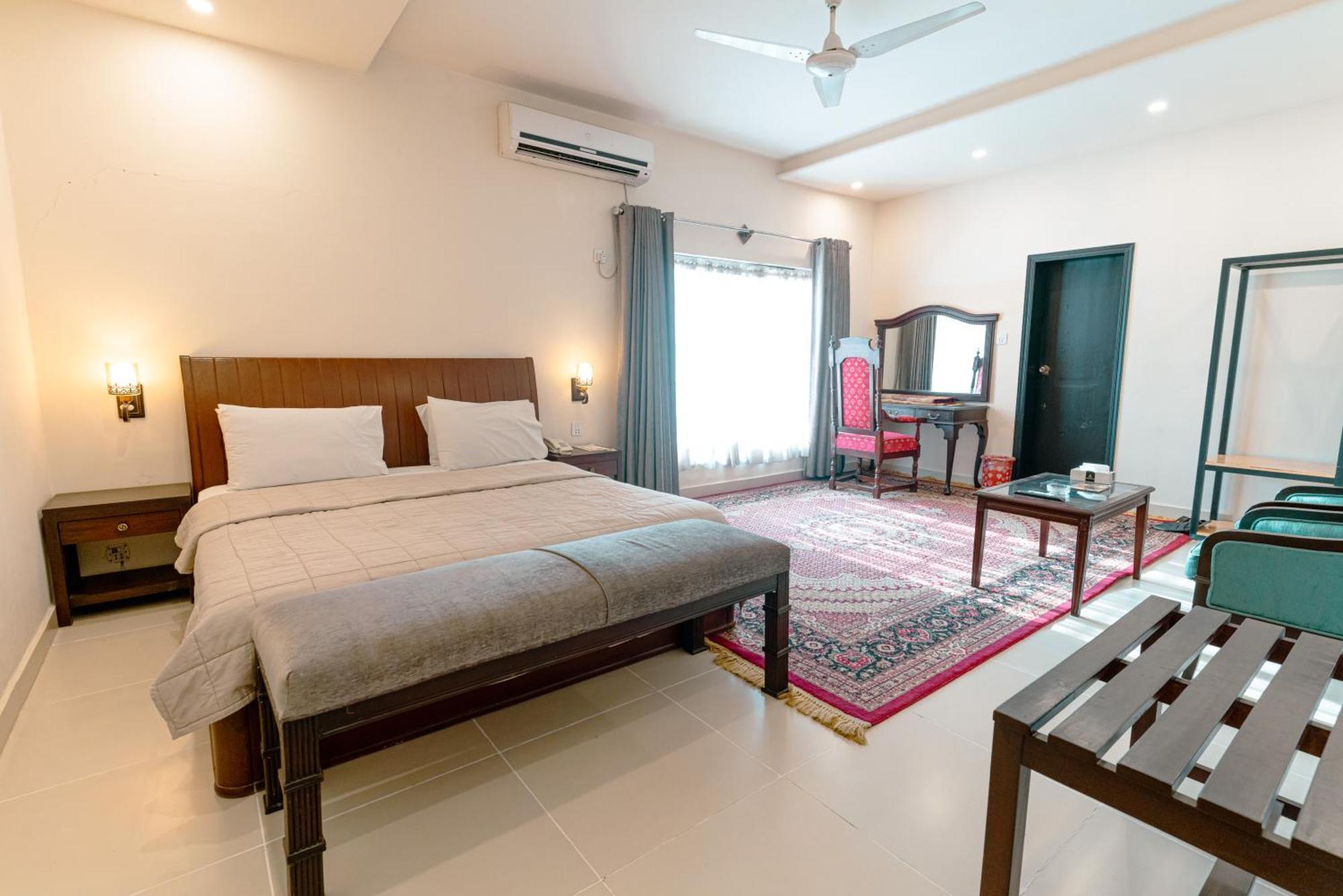 Vip House Peshawar Otel Dış mekan fotoğraf
