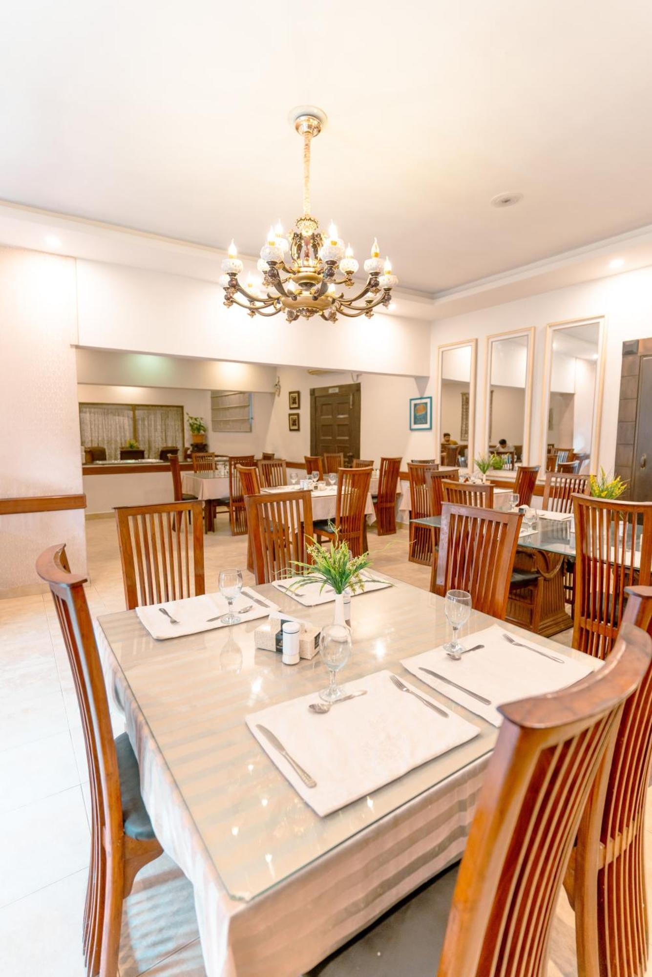 Vip House Peshawar Otel Dış mekan fotoğraf