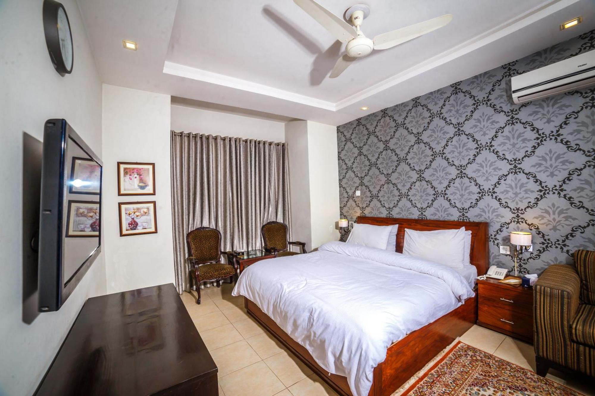 Vip House Peshawar Otel Dış mekan fotoğraf