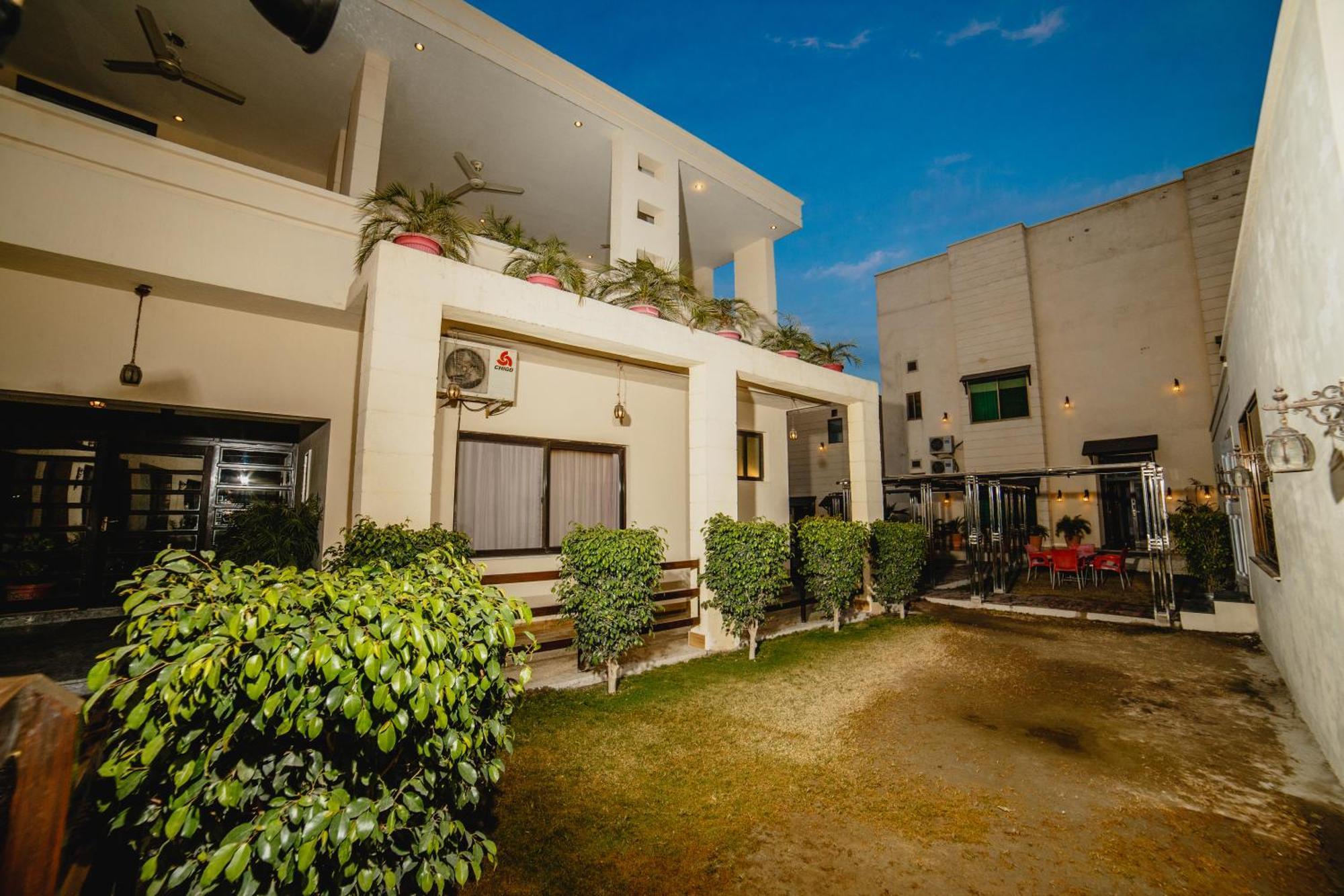 Vip House Peshawar Otel Dış mekan fotoğraf