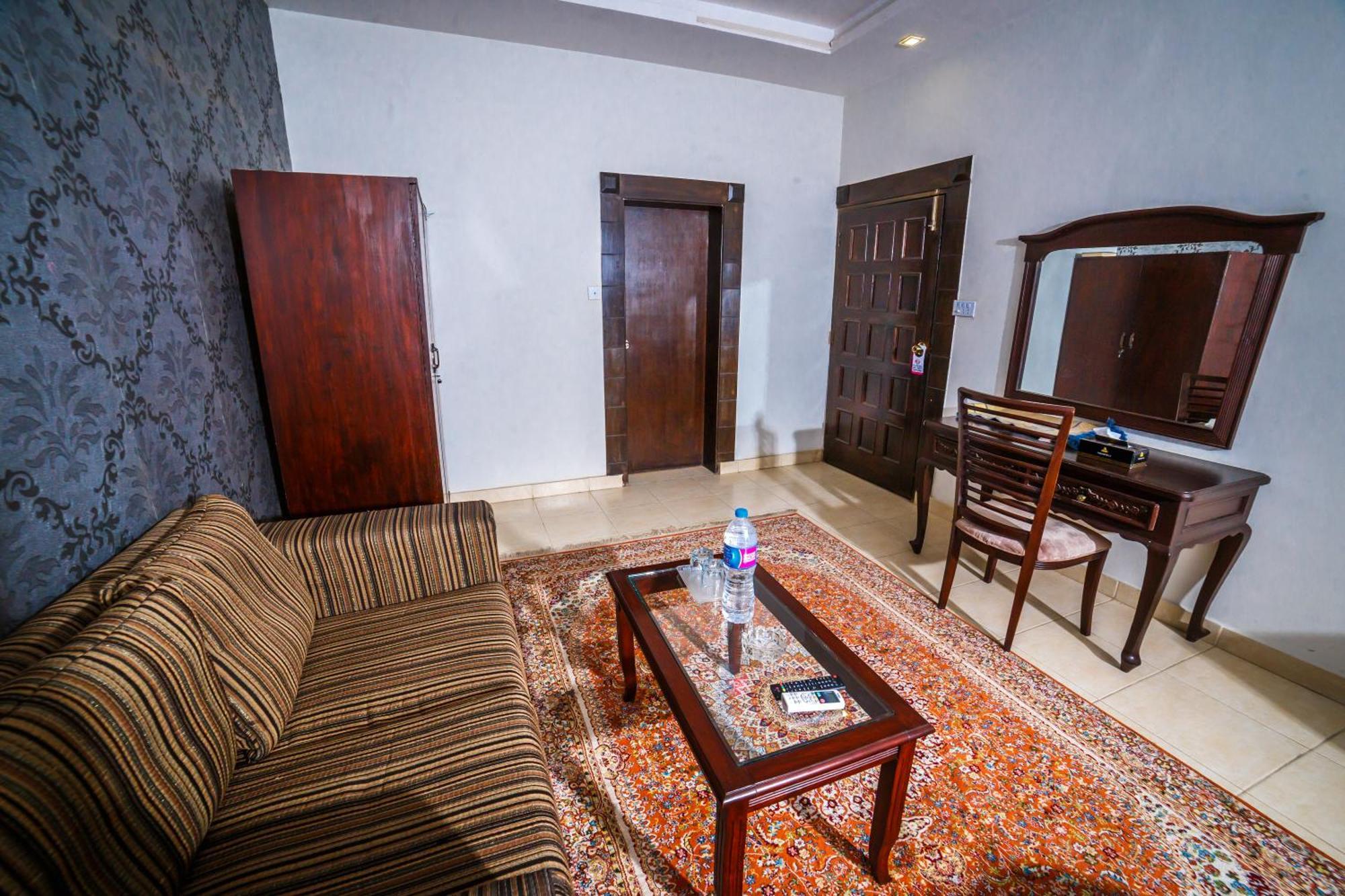 Vip House Peshawar Otel Dış mekan fotoğraf